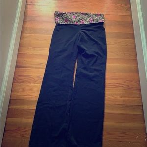 LEOPARD VS PINK YOGA PANTS